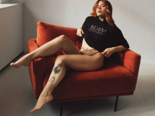 KayaMiller - Hallo, ich bin hier, um mich in erster Linie auszudrücken. Außerdem bin ich für jeden erdenklichen Spaß zu haben.
